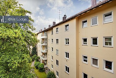 Quiet, south-facing 2-room apartment (41 m²) near suburban train
station “Hirschgarten”