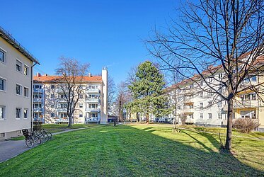 Berg am Laim: Compact 4-room apartment with south-balcony