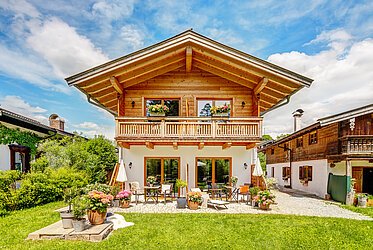 Kreuth am Tegernsee: Unique gem - Idyllic country house with unobstructed mountain views