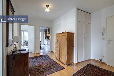 Quiet and central: Spacious 3-room apartment with 2 balconies in Sendling