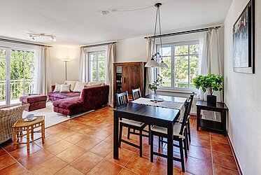 Ramersdorf: Spacious 3-room apartment with south-facing balcony