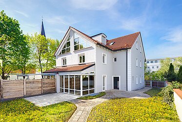 Unterschleißheim: spacious semi-detached house – move-in ready