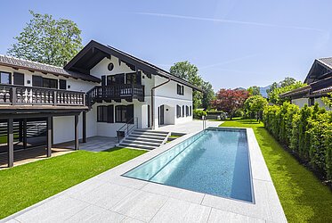 First occupancy after renovation: modern country house with outdoor pool