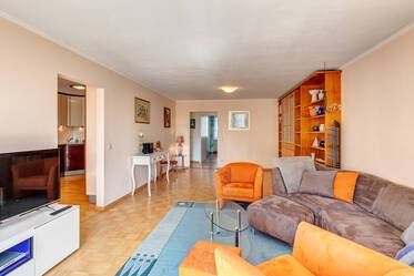 Very nicely furnished apartment with balcony near Wettersteinplatz