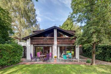 Feldmoching: idyllic house with spacious backyard