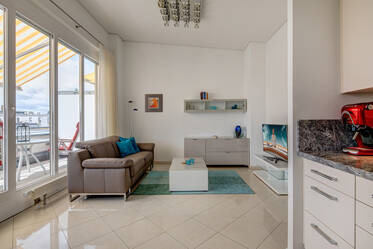 Beautiful apartment - close to subway station Harras