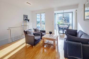 Light-flooded maisonette apartment