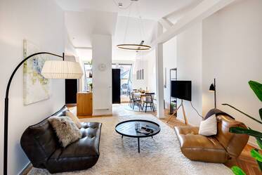 First occupancy - attic apartment at the Pariser Platz