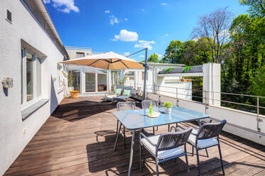 Roof-terrace apartment in Solln for rent