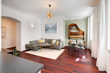 Elegant period apartment in sought-after location