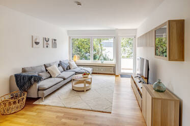 Quiet apartment in Solln with two balconies