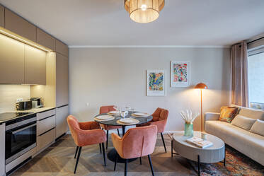 Urban living - cozy apartment for rent in upscale neighborhood