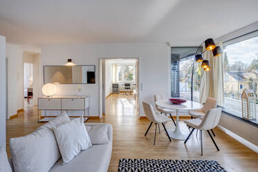 High-quality apartment in the covented Herzogpark area
