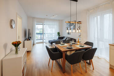 Spacious Apartment with Modern Layout near Hirschgarten