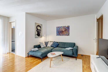 Central Munich Apartment near Stiglmaierplatz with South-Facing Balcony