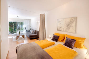Spacious, Cosy Apartment in Quiet Courtyard Location