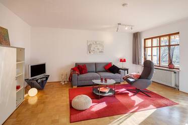 Berg am Laim: Quiet and sunny apartment with south-balcony