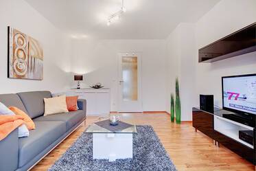 Very beautiful, bright and furnished apartment in Schwabing’s best area: Near Münchner Freiheit