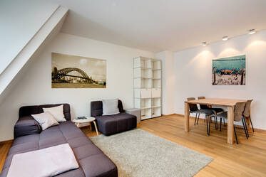 Stylishly furnished, bright 2-bedroom apartment near Rotkreuzplatz