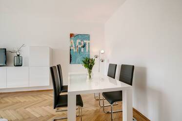 Elisabethplatz: high-quality renovated 3-room apartment