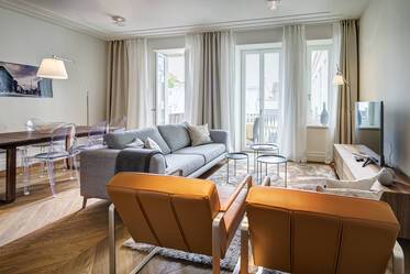 Maxvorstadt: Premium living of the highest standards, 3-room apartment with designer furniture